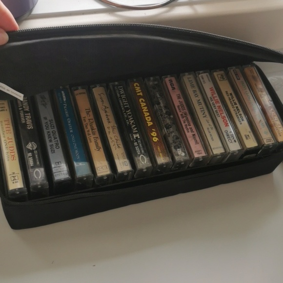 Vintage Cassette Tape Collection And Cassette Carrying Cases - Picture 3 of 6